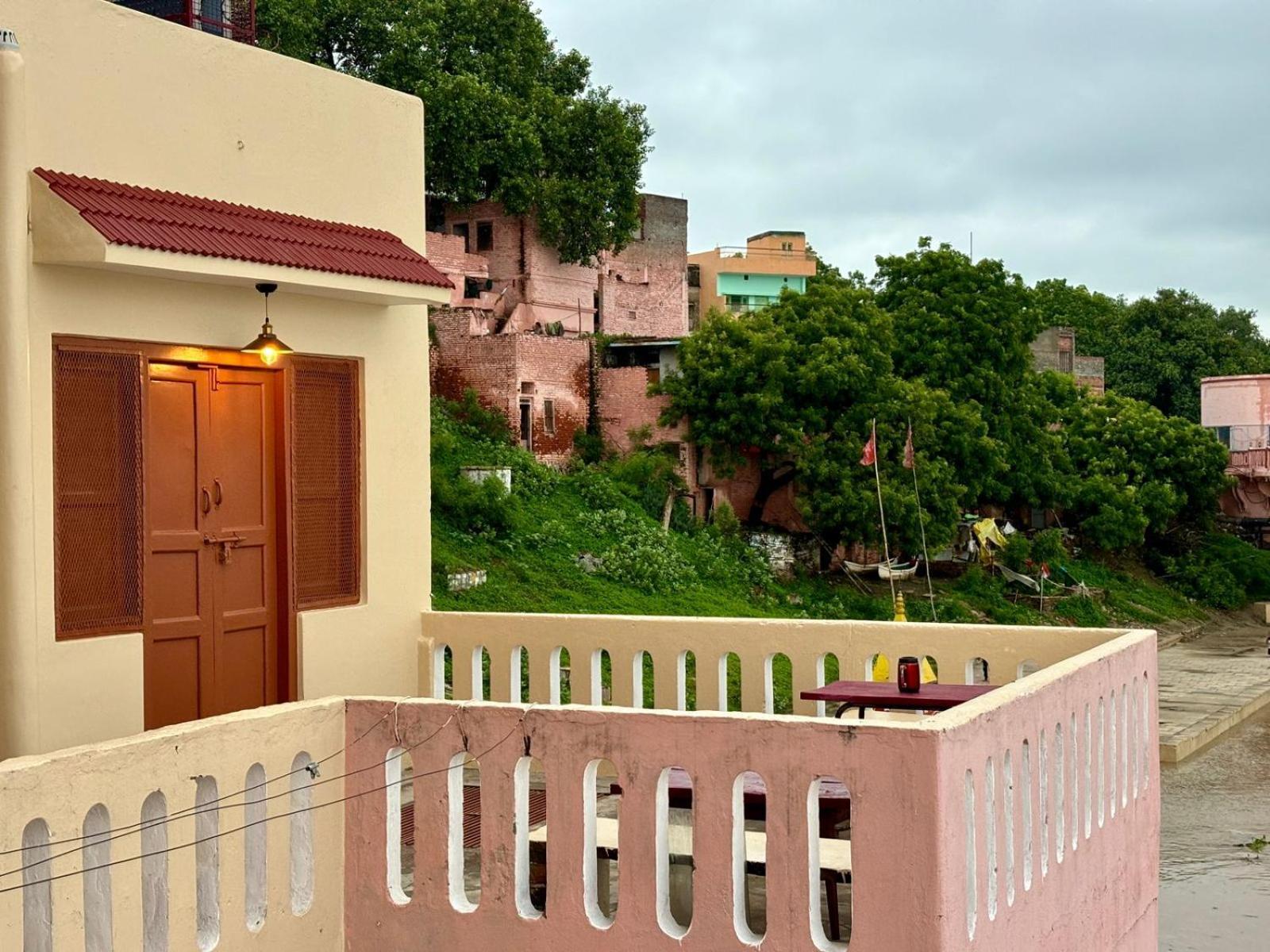 Vintage River Homestay Varanasi Eksteriør billede