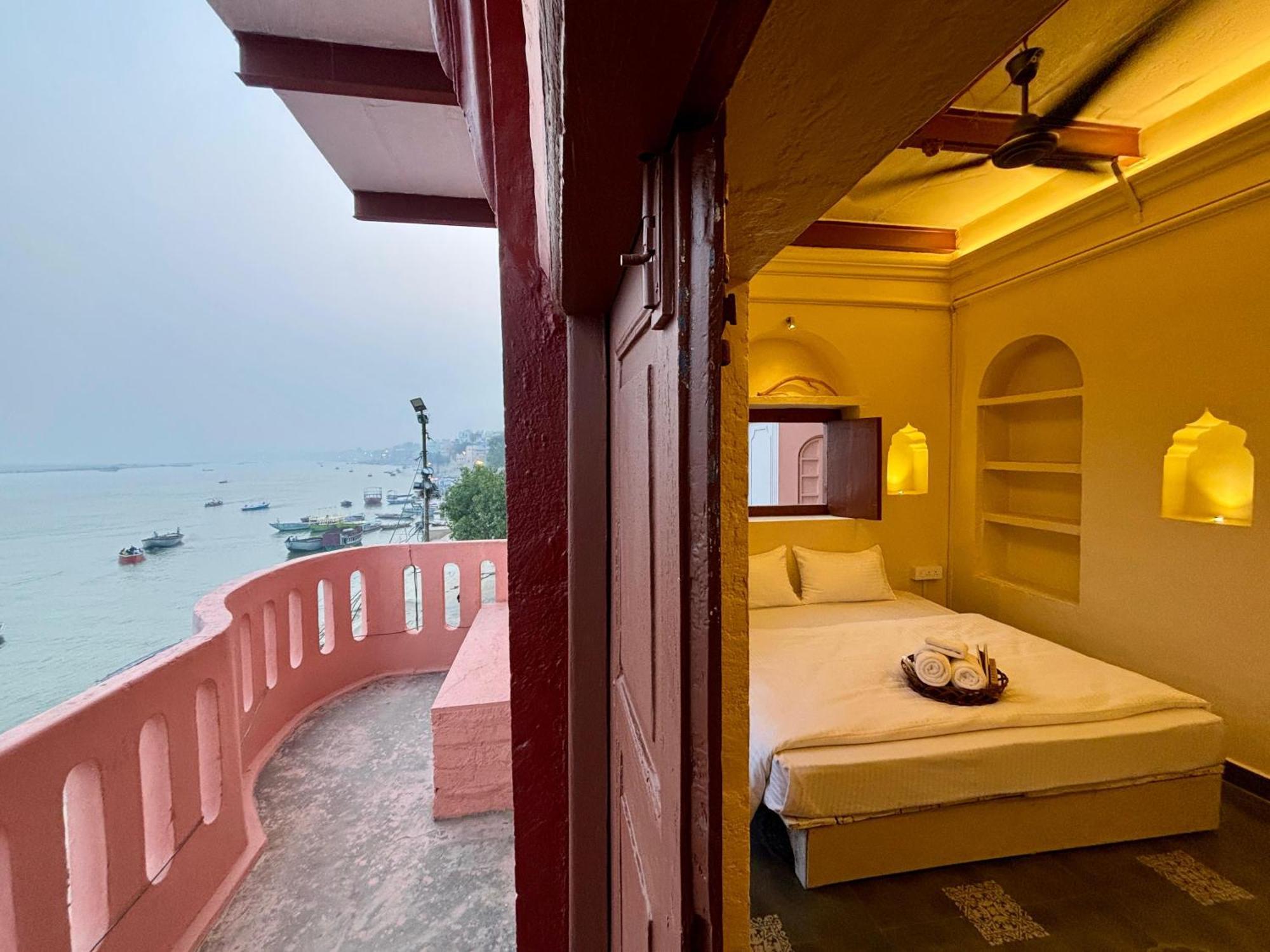 Vintage River Homestay Varanasi Eksteriør billede