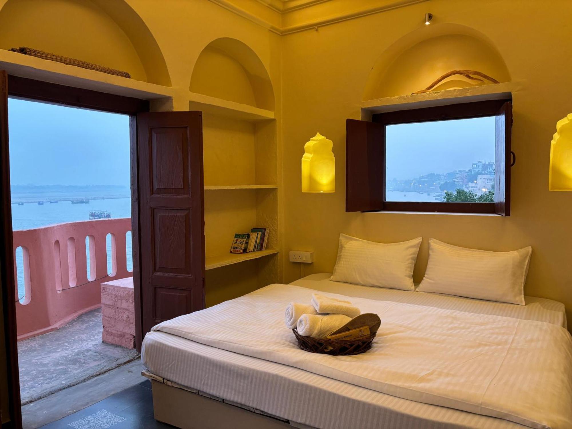 Vintage River Homestay Varanasi Eksteriør billede